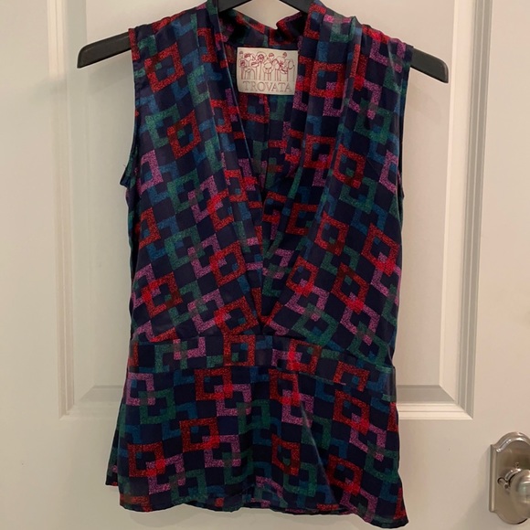 Geometric Patterned 💯 Silk top by Trovata - Picture 1 of 11
